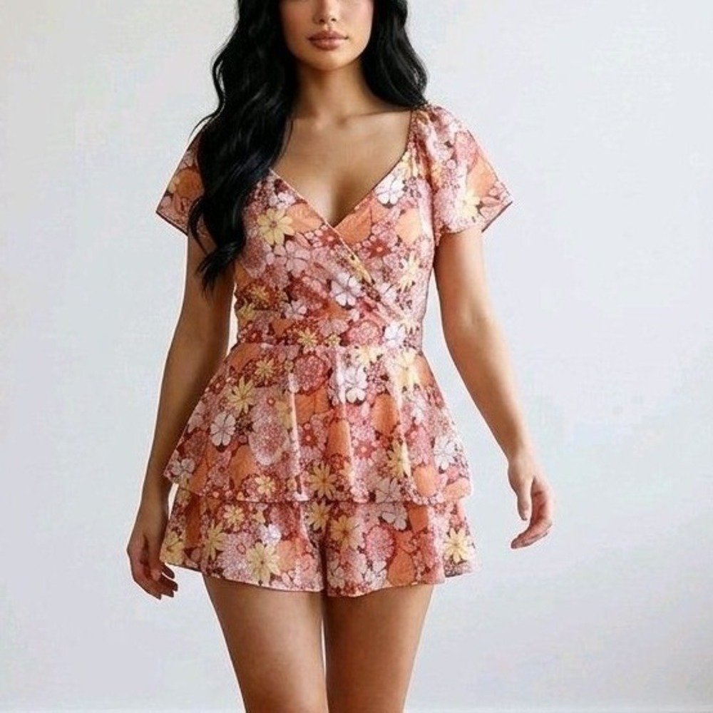 Altar'd State Floral Boho Ruffle Romper Size L Short‎ Sleeve Layered Jumpsuit